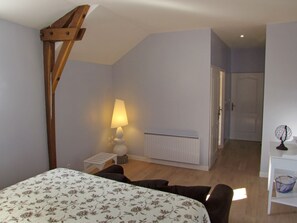 1 habitación, cuna de viaje, wifi gratis y ropa de cama
