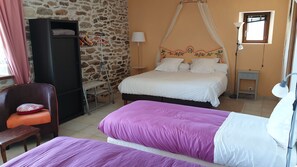 10 bedrooms, desk, iron/ironing board, free WiFi