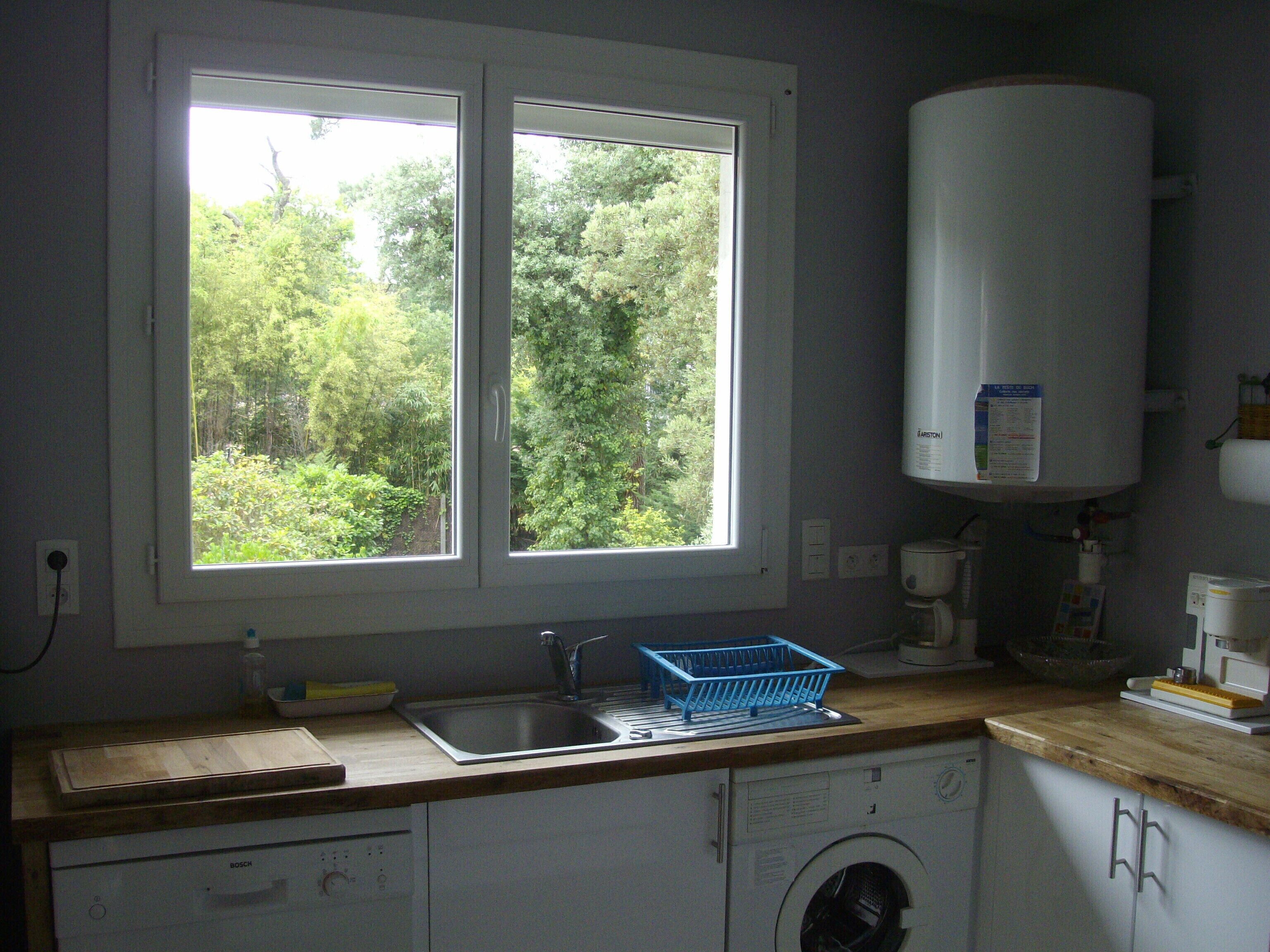 Cafetière/bouilloire, réfrigérateur, micro-ondes, four