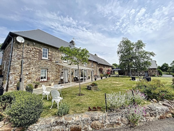 Exterior - 2 guest rooms La Clef des Champs 4 people with breakfast (Montpinchon)