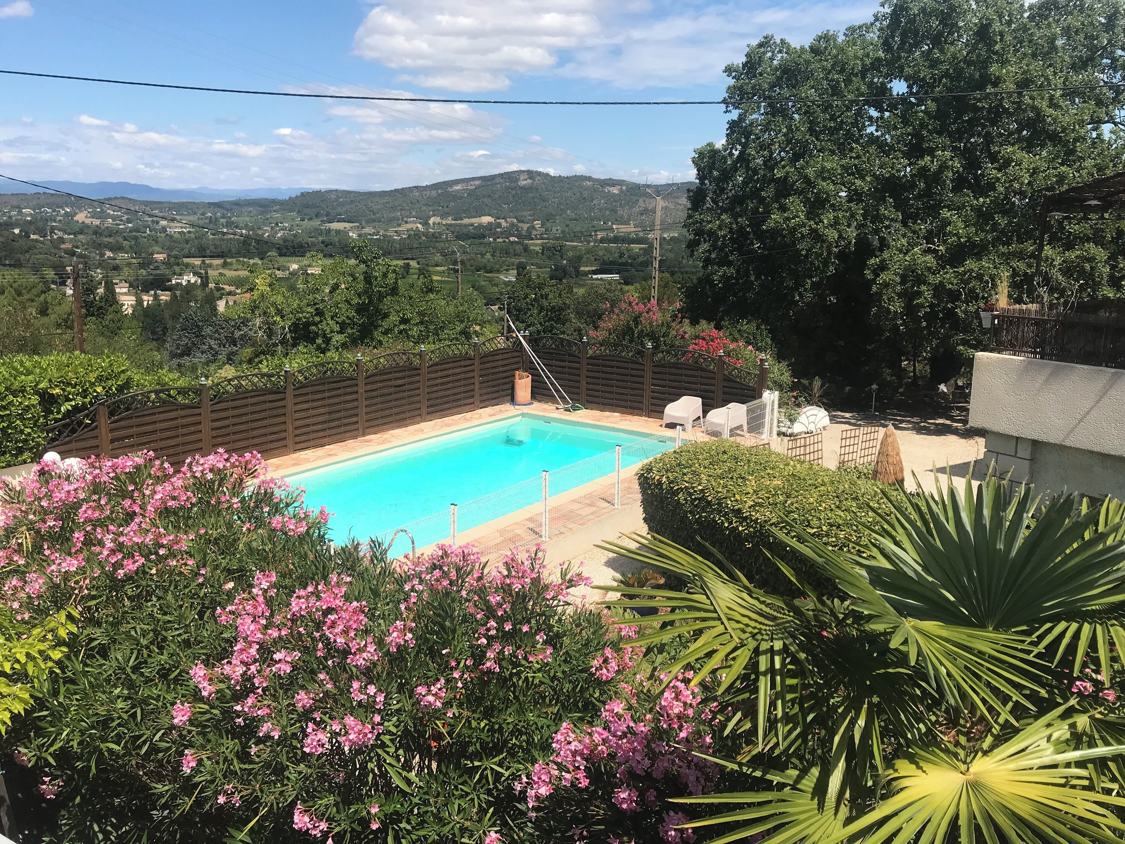 GITE CADES-MAS OF OLD OAK-WITH POOL IN PEACE