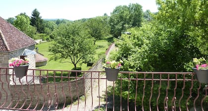 Calme et verdure en pays viticole bourguignon