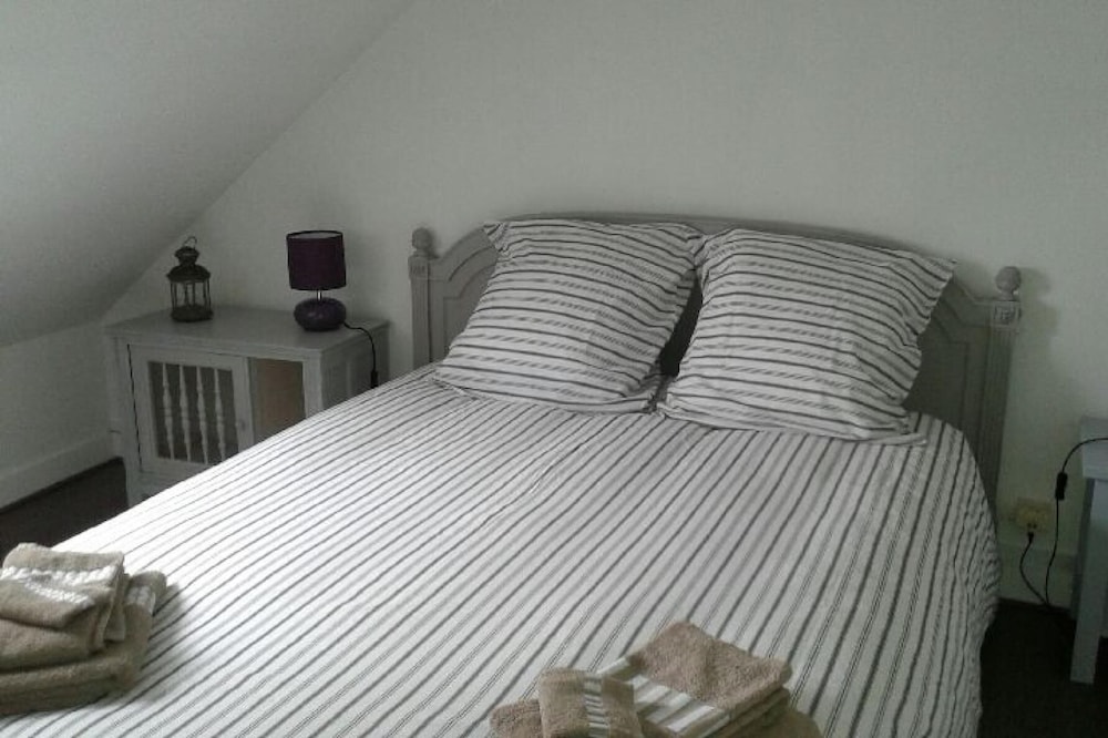 BED AND BREAKFAST (1)