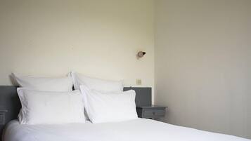 2 Schlafzimmer, Bügeleisen/Bügelbrett