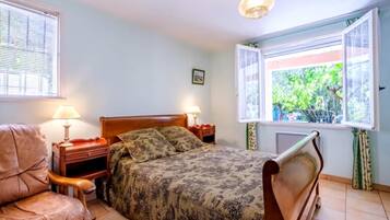 2 bedrooms, iron/ironing board, travel crib, free WiFi