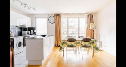 Kaunis nykyaikainen huoneisto, 55 m2, yhdellä makuuhuoneella.