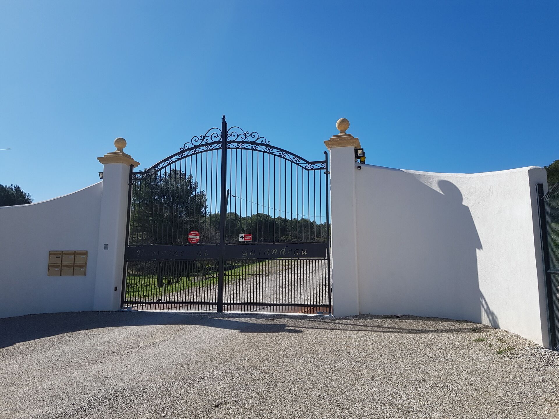 privatization of the hamlet of Garandeau couch 50 p. and reception room of 200 p.