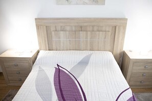3 chambres, fer et planche à repasser, Wi-Fi gratuit, draps fournis