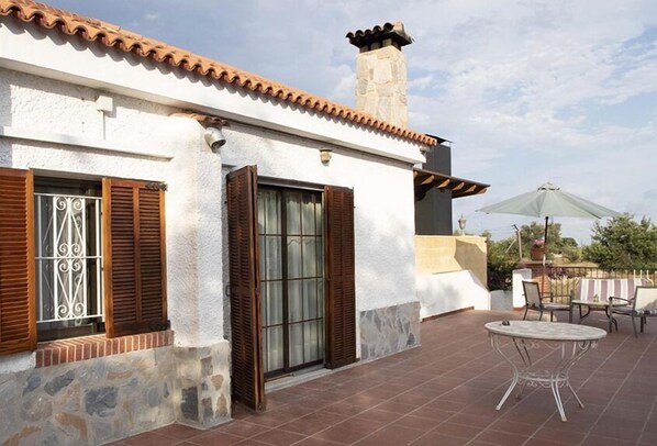 تناول الطعام بالخارج