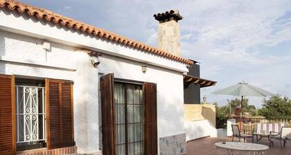 Beautiful renovated villa with private pool on a 1000 m² plot, very quiet.
