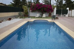 حمّام سباحة خارجي