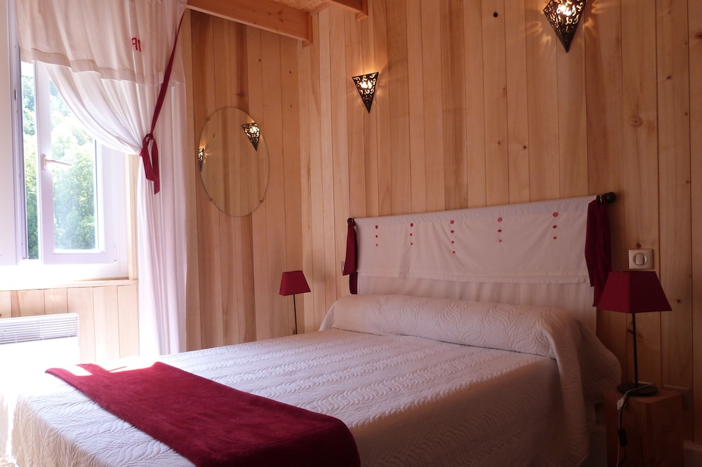 SEASONAL GITE AXAT AUDE BETWEEN SEA AND MOUNTAIN IN THE COUNTRY OF CASTLES CATHARES