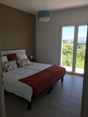 3 chambres, fer et planche à repasser, lit parapluie, Wi-Fi gratuit