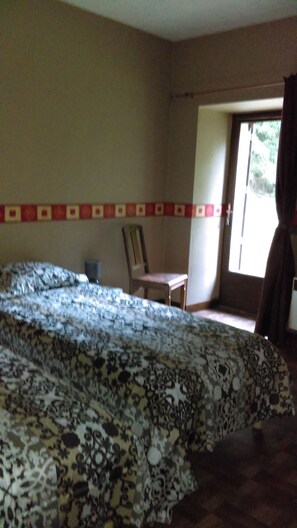 3 chambres, fer et planche Ă repasser