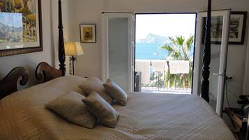 3 slaapkamers, een strijkplank/strijkijzer, gratis wifi, beddengoed