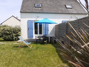 Outdoor dining - Small nest in the hollow of the dunes the dunes - 200 m from the sea (Guissény)