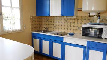 雪櫃、微波爐、焗爐、爐具