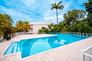 Outdoor pool - Le 222***, superb Duplex T4, residence with swimming pool, beach and restaurants 500m away (Le Diamant)