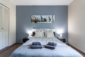 3 bedrooms, in-room safe, desk, iron/ironing board