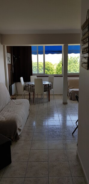 1 bedroom, iron/ironing board - Studio feet in the water (Royan)