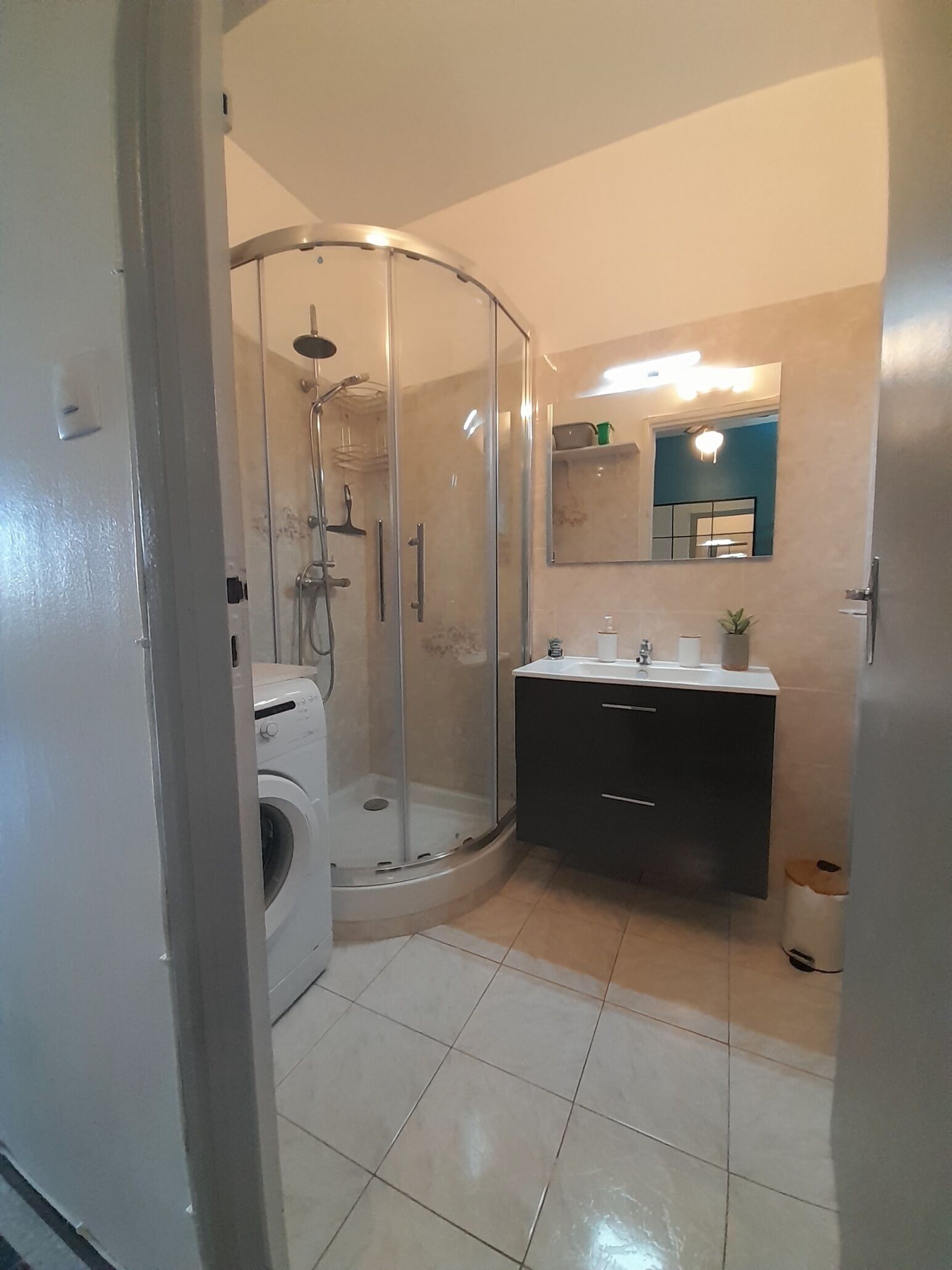 Air-conditioned apartment located 150 meters from the beach