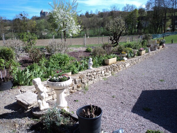 Property grounds - Gite la lieutenance a la campagne accepts pets (Bransat)