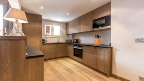Coffee/tea maker, fridge, microwave, oven - Val d'Isère - 5 rooms 8/9 pers (Val-d'Isère)