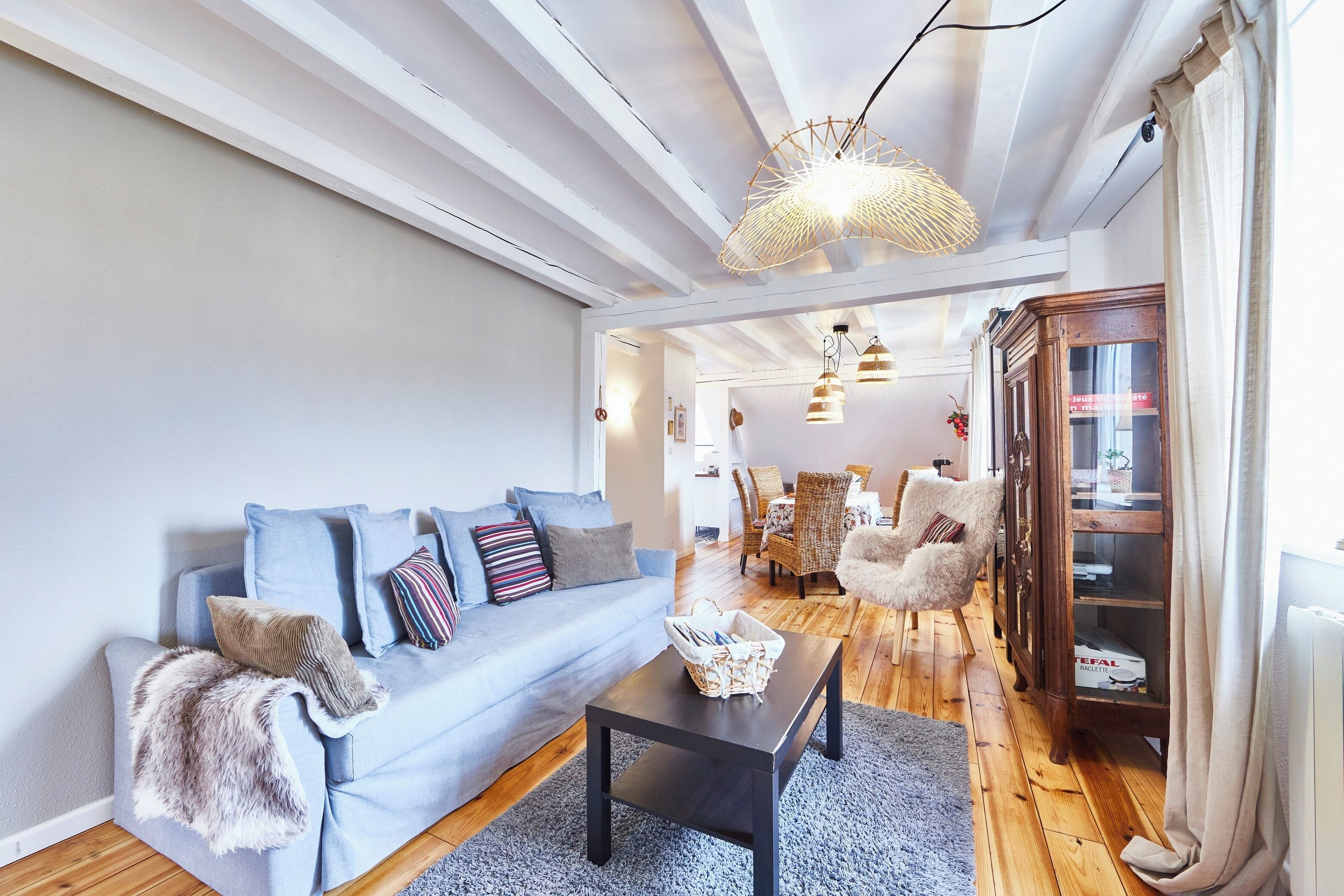 Fernseher, Kamin, DVD-Player