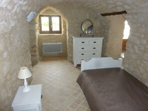 3 chambres, fer et planche à repasser, lit parapluie, Wi-Fi gratuit