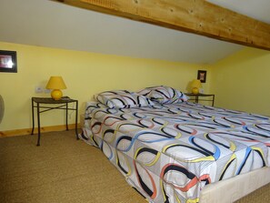 1 slaapkamer, een strijkplank/strijkijzer, wifi, beddengoed