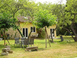 Outdoor dining - Mas of the Aguarella Studio 2 Saint Remy de Provence (Saint-Rémy-De-Provence)