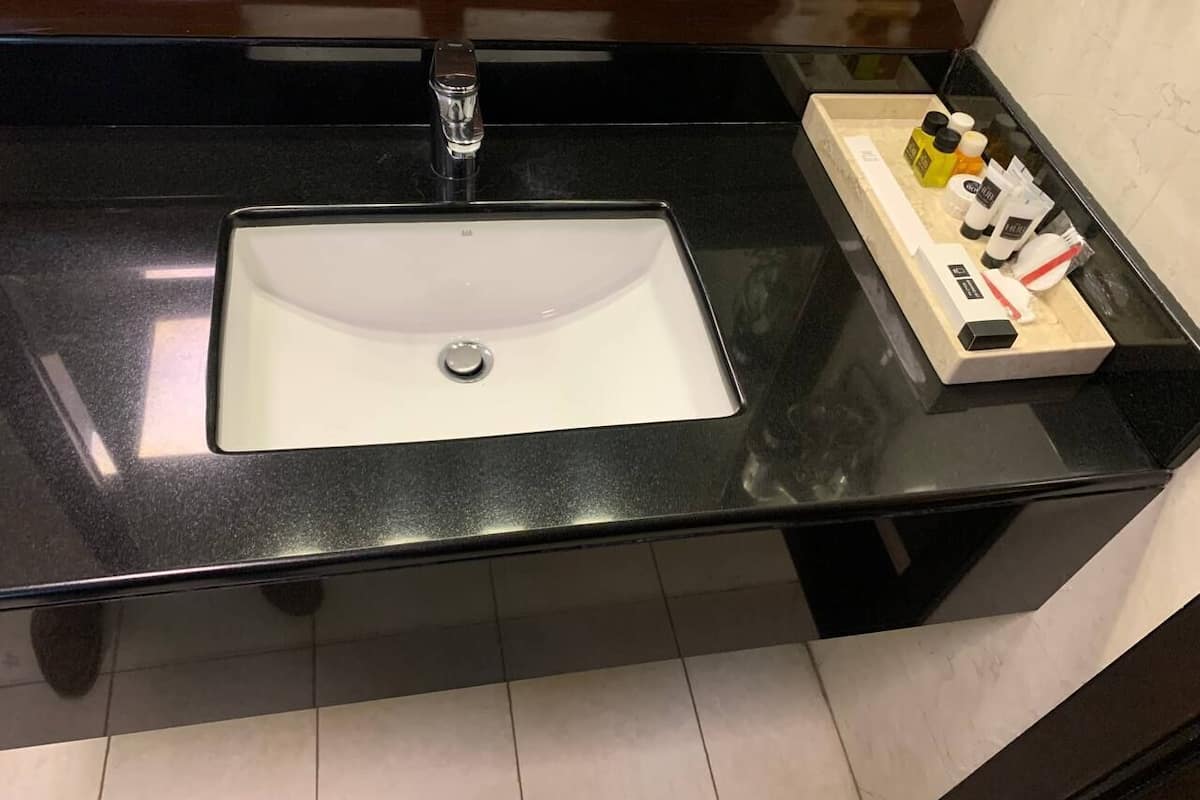 combined shower/bathtub, free toiletries, hair dryer, slippers