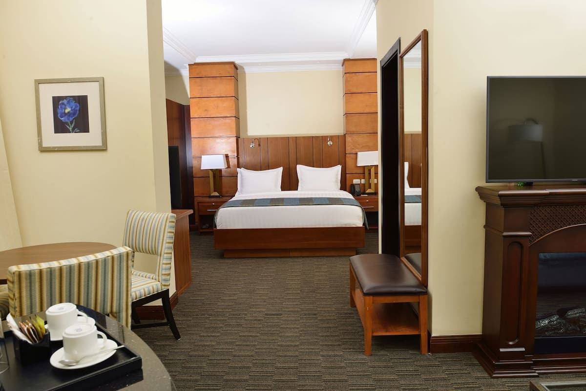 Minibar, coffres-forts dans les chambres, bureau, chambres insonorisées