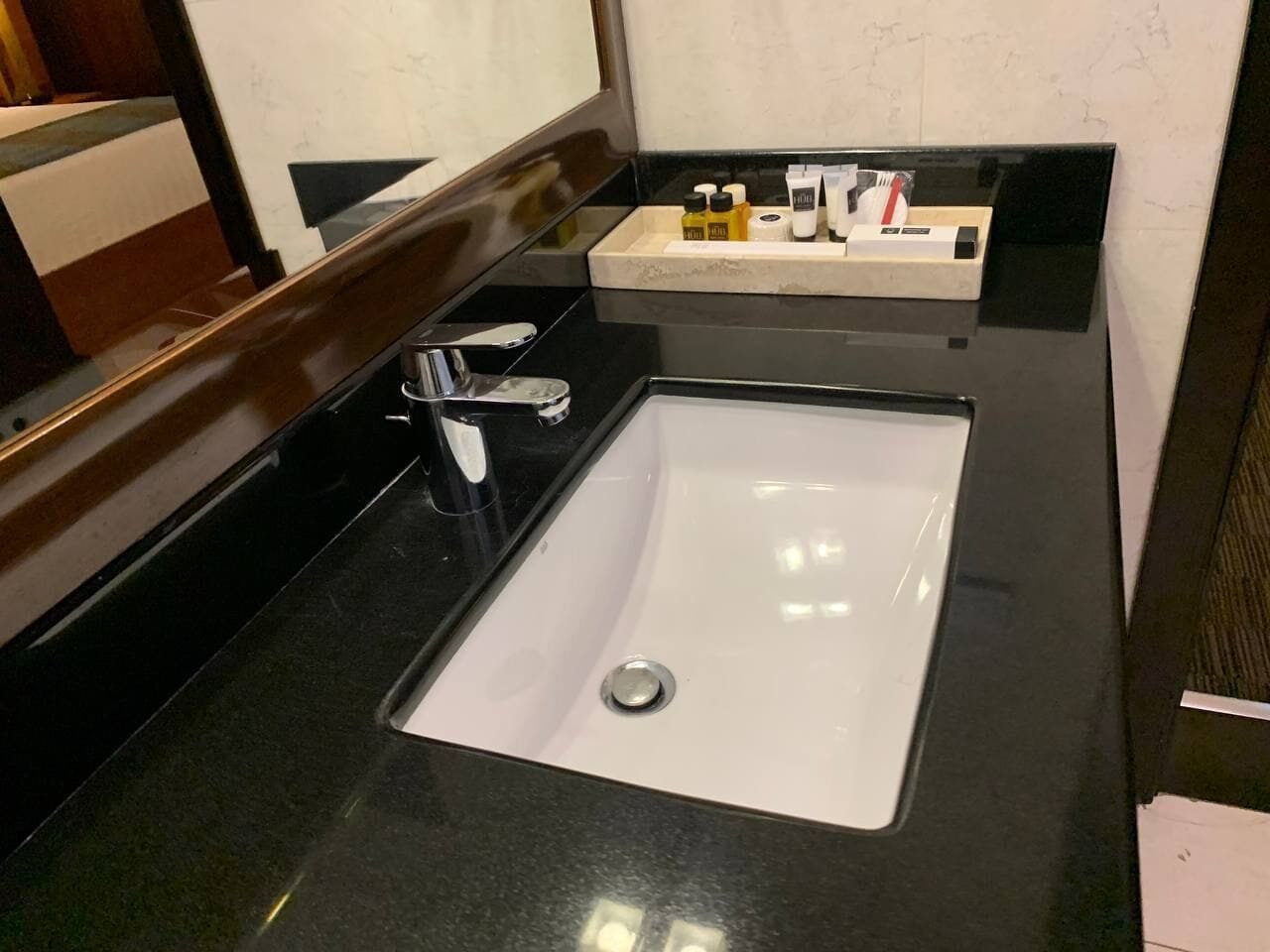 deluxe twin room, 2 double beds | bathroom | combined shower/bathtub, free toiletries, hair dryer, slippers