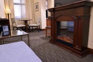Executive Suite, 1 King Bed, Hot Tub | Minibar, in-room safe, desk, soundproofing - The HUB Hotel (Addis Ababa)