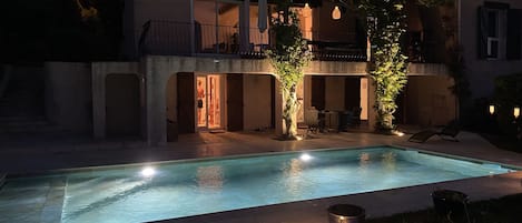 Piscina all'aperto, una piscina riscaldata