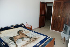 2 Schlafzimmer, Bügeleisen/Bügelbrett