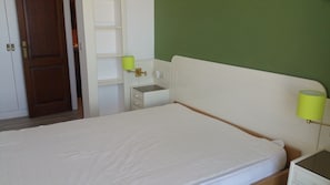 2 bedrooms, iron/ironing board, free WiFi