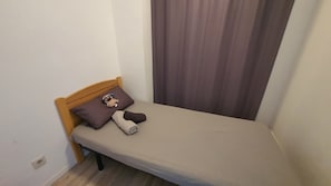 2 bedrooms, iron/ironing board, free WiFi