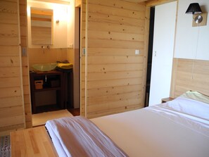 1 bedroom, in-room safe, WiFi, bed sheets