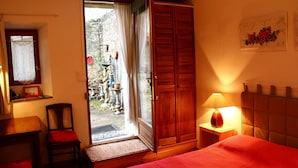 1 bedroom, internet, bed sheets