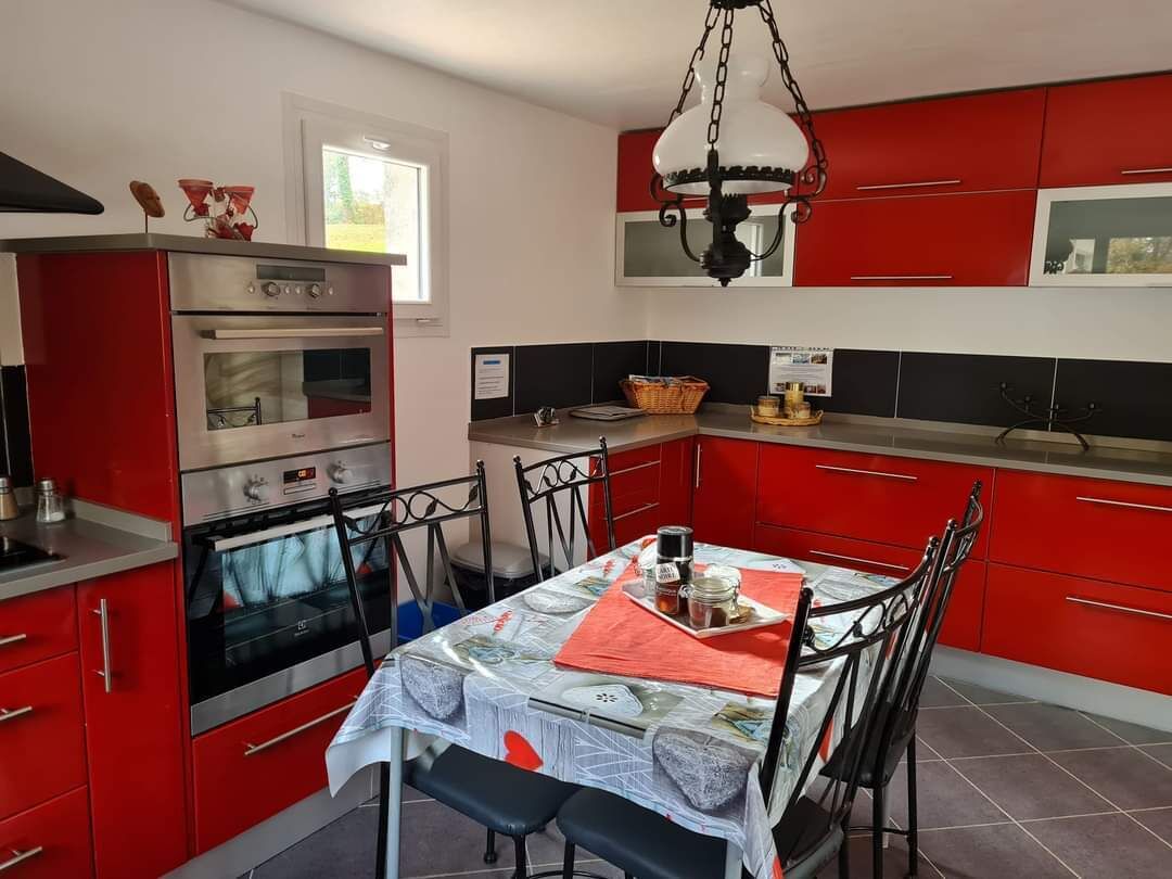 APARTMENT IN VILLA TYPE F4 IN GARDEN WITH POOL