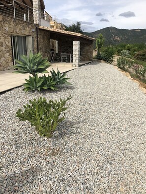 Property grounds - Superb architect villa (TERTENIA DI MARINA)