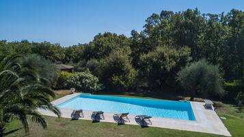 Piscine extérieure