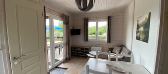 Pleasant gîte with all comforts, in the heart of nature, swimming pools, playground, tennis court