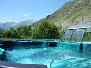 Alberca techada y alberca climatizada
