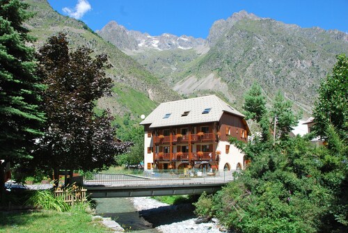 Appartement 6 personnes + balcon pleins sud + Piscine et Jacuzzi