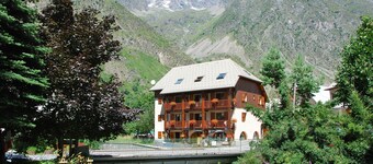 Leilighet 6 personer + sørvendt balkong + Basseng og boblebad