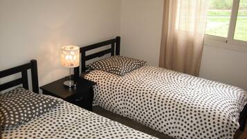 2 bedrooms, iron/ironing board, WiFi, bed sheets