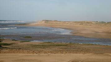 Una spiaggia nelle vicinanze